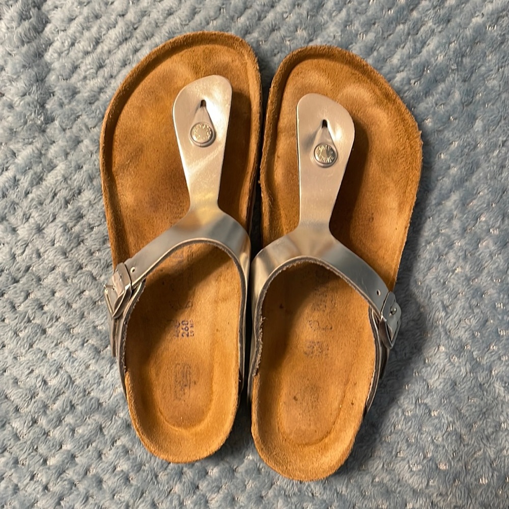 Birkenstock Gizeh, Metallic Silver, Patent Leather, Euro size 40, US size 9- 9.5